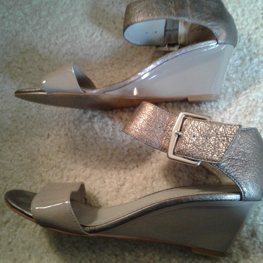 Nine West taupe wedge